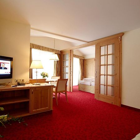 Hotel Solaria Ισγκλ Εξωτερικό φωτογραφία