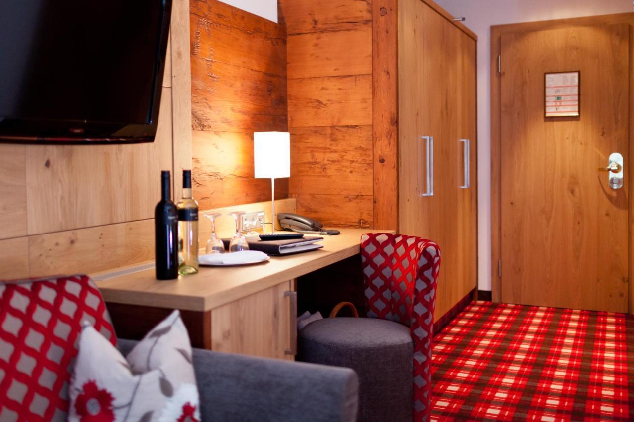 Hotel Solaria Ισγκλ Εξωτερικό φωτογραφία