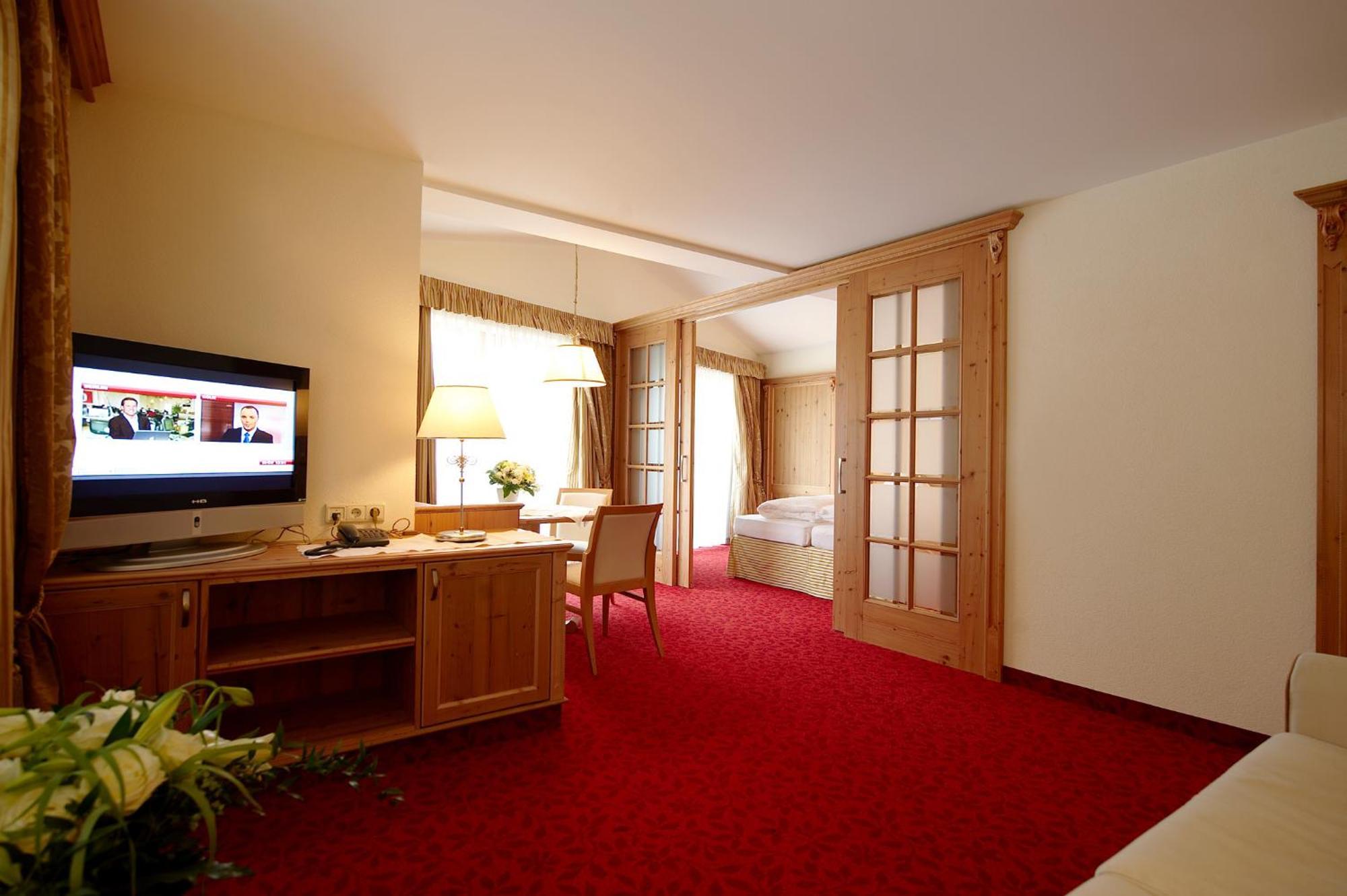 Hotel Solaria Ισγκλ Εξωτερικό φωτογραφία