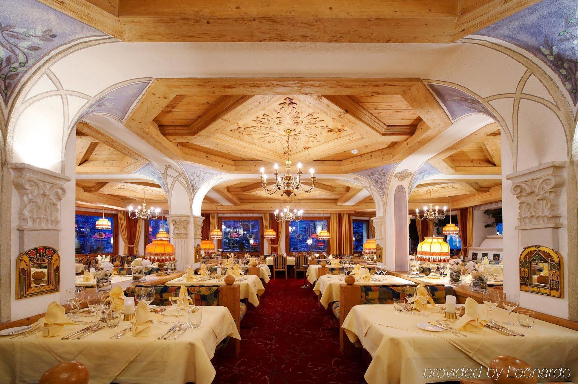 Hotel Solaria Ισγκλ Εστιατόριο φωτογραφία